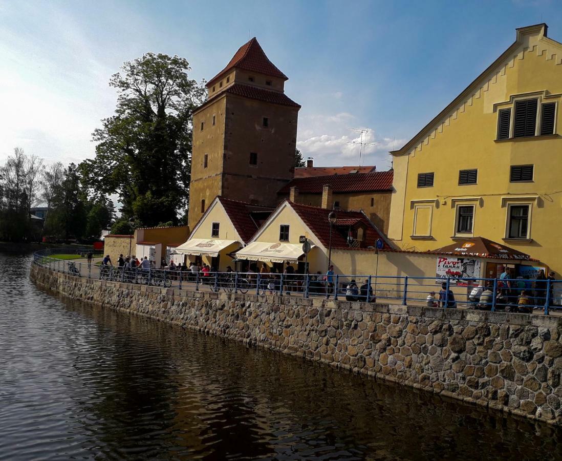 Romanticky Apartman U Veze Zelezna Panna Чешка Будьовица Екстериор снимка